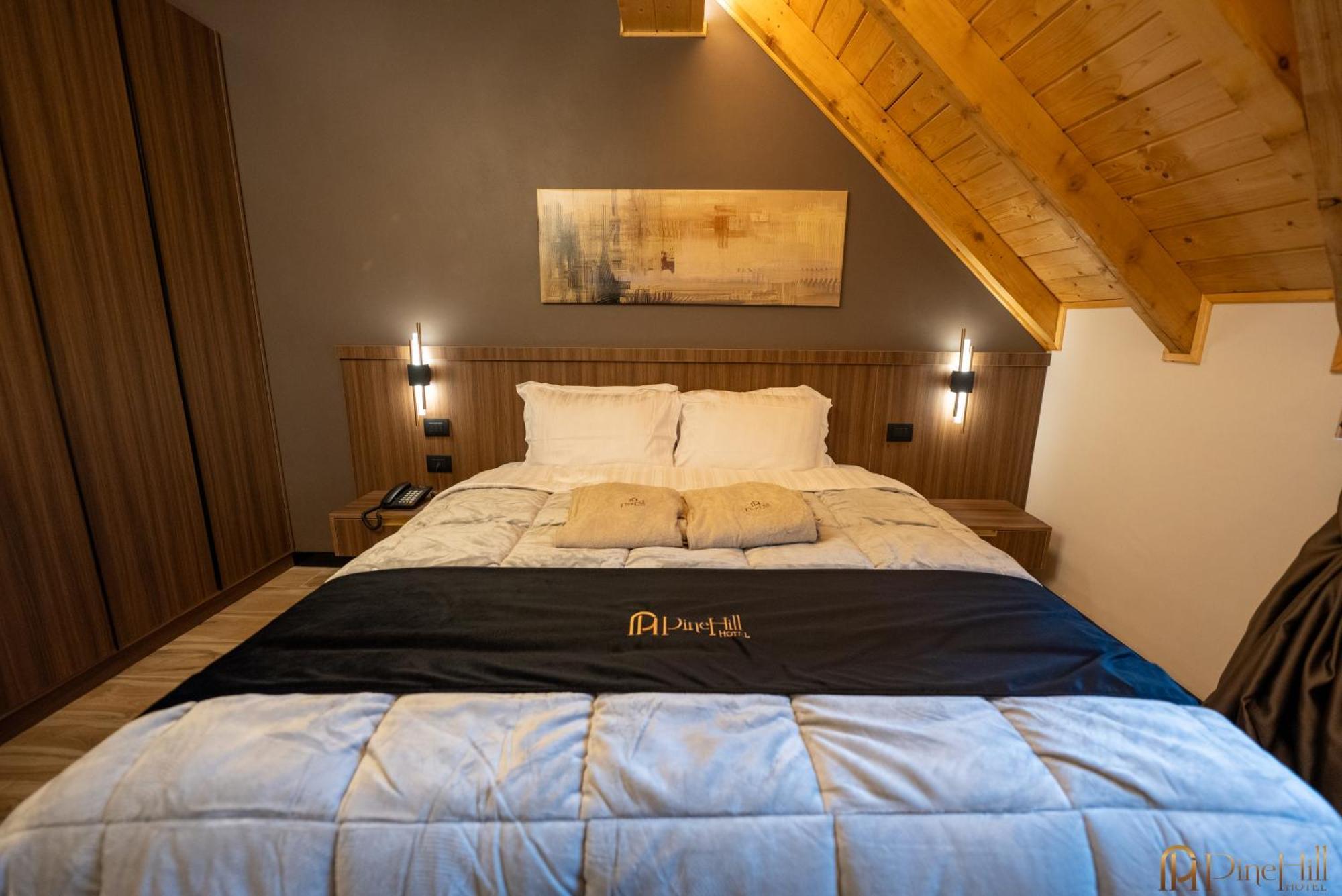 Pinehill Hotel, Restaurant , Pool & -