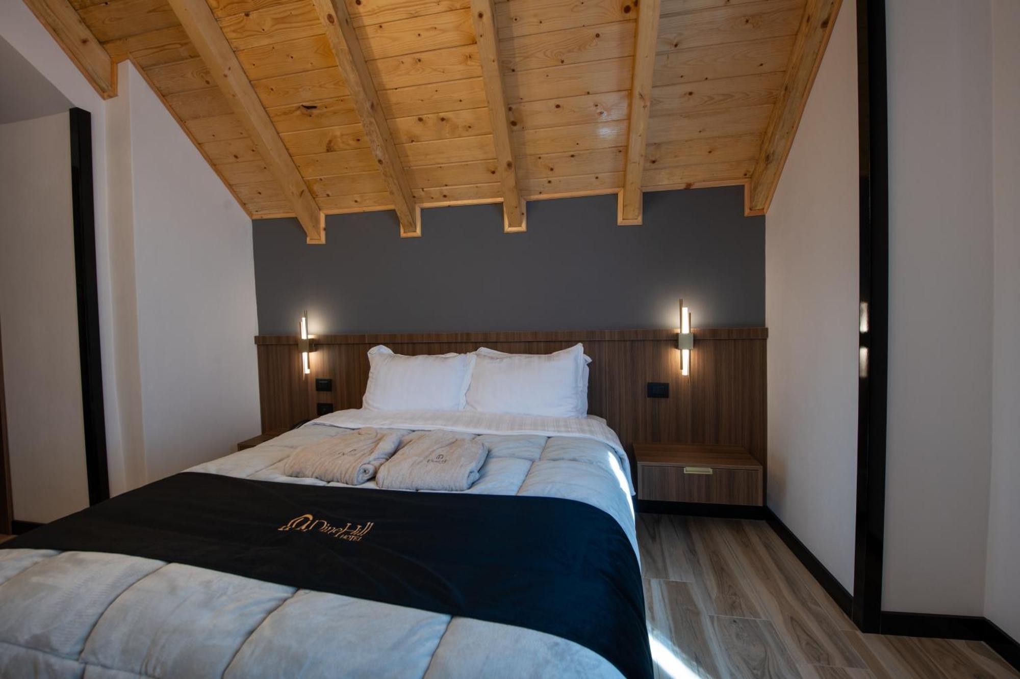 Pinehill Hotel, Restaurant , Pool & - 5* Razëm