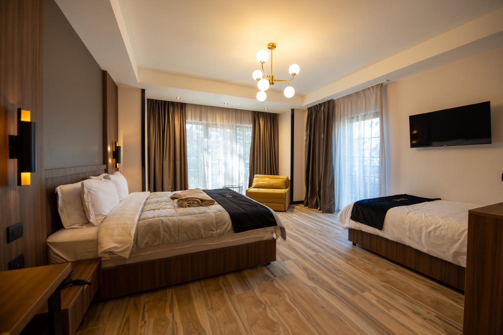 Pinehill Hotel, Restaurant , Pool & - Razëm