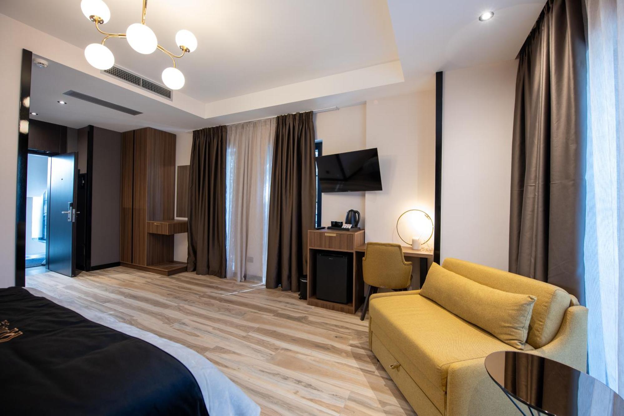 Pinehill Hotel, Restaurant , Pool & - 5* Razëm