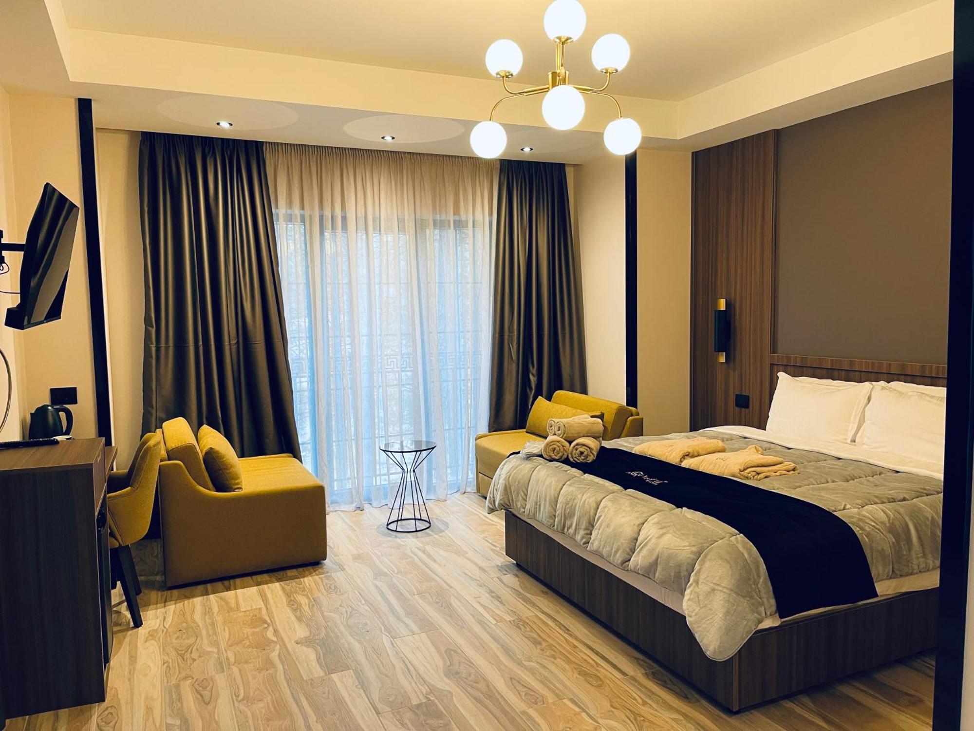 Pinehill Hotel, Restaurant , Pool & -