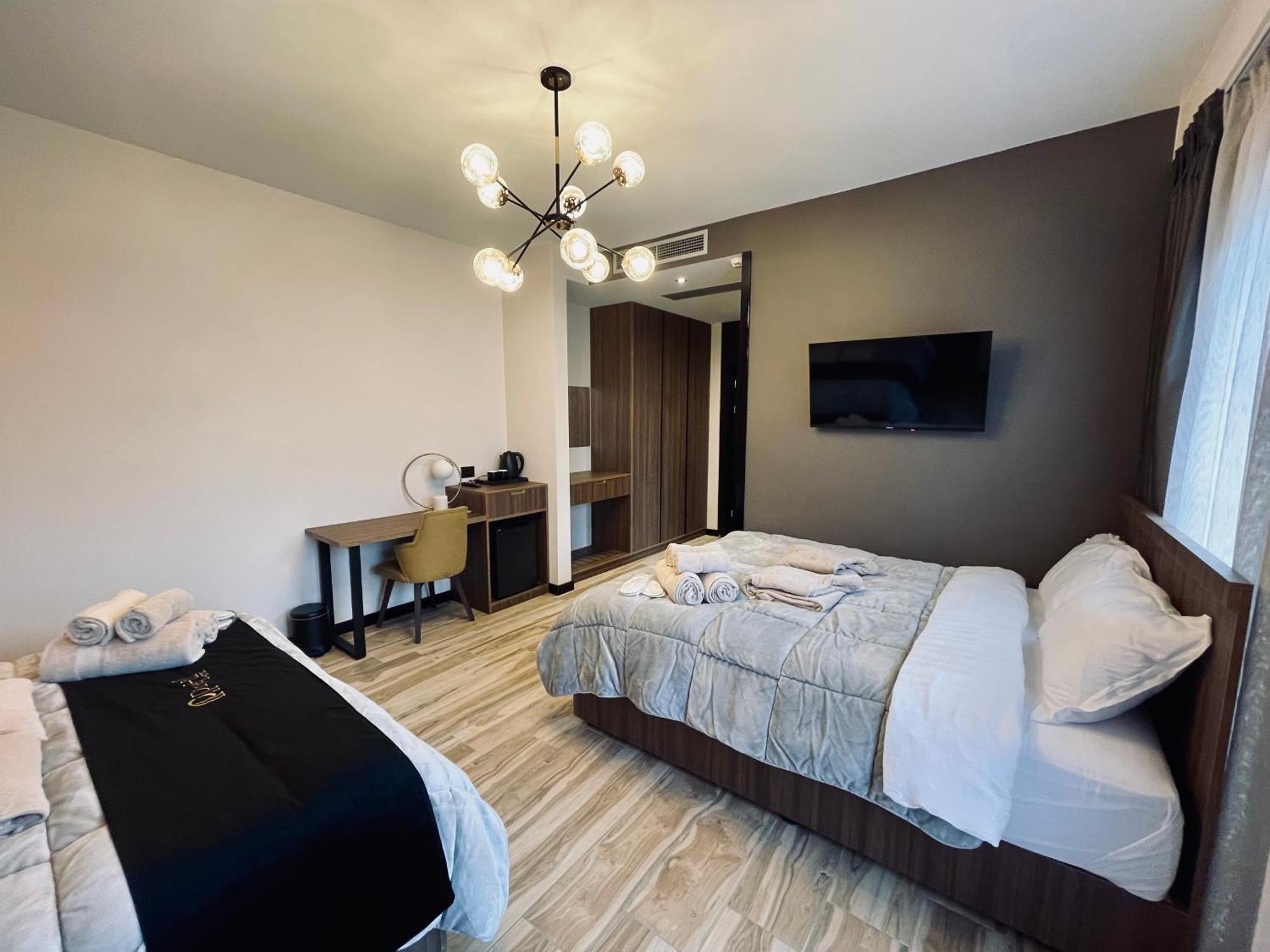Pinehill Hotel, Restaurant , Pool & - 5* Razem